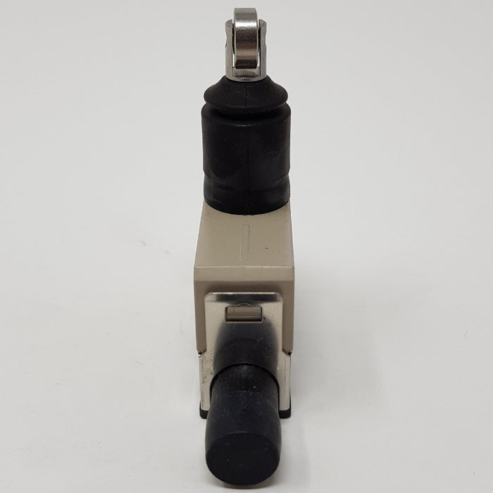 D4E-1D10N Omron Sealed Roller Plunger Switch