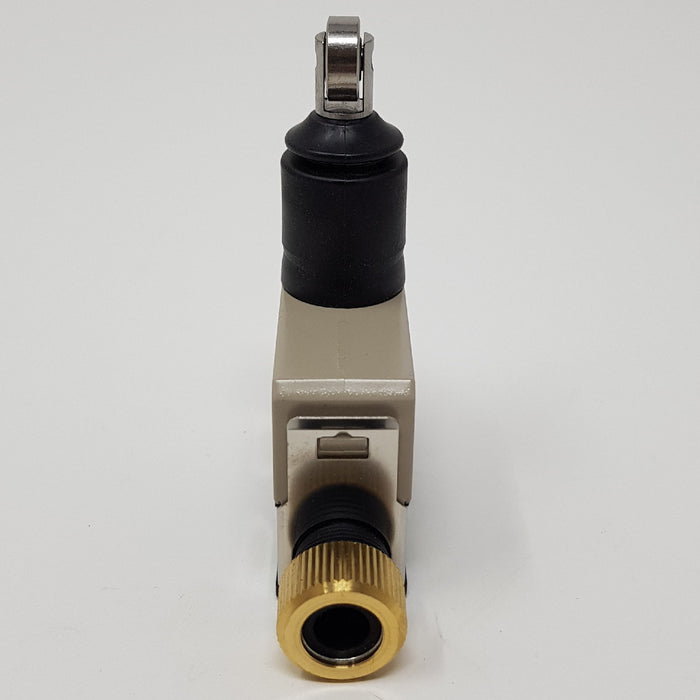 D4E-2D20N Omron Micro Load Sealed Roller Plunger Switch without Cable